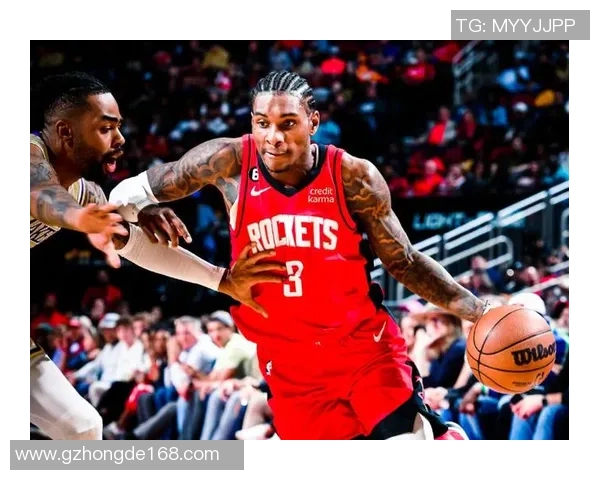 拉塞尔与浓眉克里斯蒂的完美搭档关系解析与中产特例签人探讨